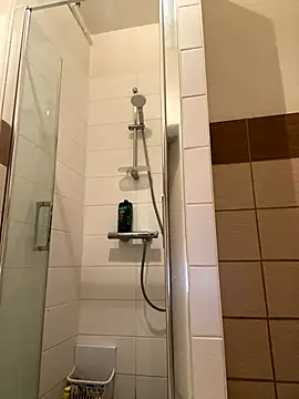 Snapshot of KE6FRAN7 chatting on 10, 9, 2025 KE6FRAN7 online show from 10, 9, 2025