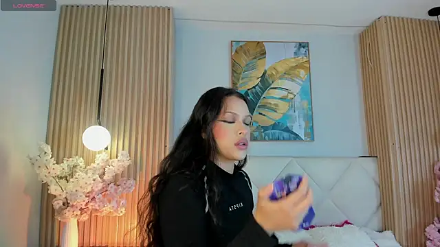 Mila Hank  online show from 3, 5, 2026