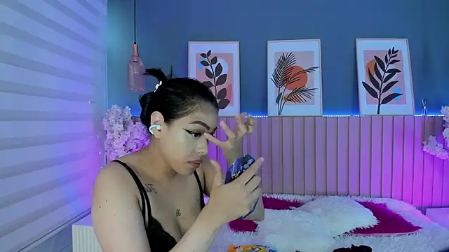 Mila Hank  online show from 6, 5, 2026