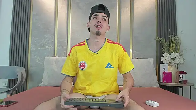 Snapshot of NikoStone_ chatting on 28, 6, 2026 NikoStone online show from 28, 6, 2026