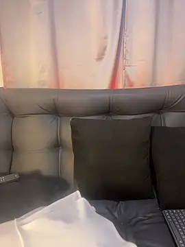 Skarlett 12  online show from 2, 2, 2026