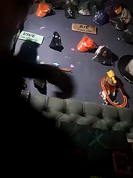 Snapshot of hairy_mannn chatting on 13, 11, 2025 hairy mannn online show from 13, 11, 2025