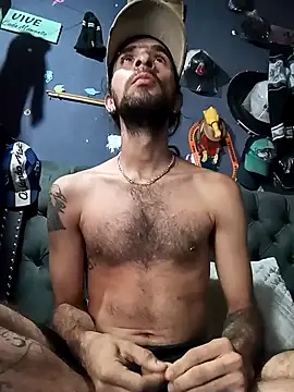 Snapshot of hairy_mannn chatting on 15, 12, 2025 hairy mannn online show from 15, 12, 2025