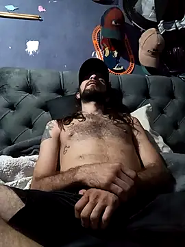 Snapshot of hairy_mannn chatting on 22, 12, 2025 hairy mannn online show from 22, 12, 2025