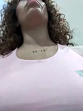 Snapshot of roxyrougee chatting on 11, 11, 2025 roxyrougee online show from 11, 11, 2025