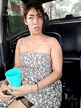 Snapshot of roxyrougee chatting on 15, 11, 2025 roxyrougee online show from 15, 11, 2025