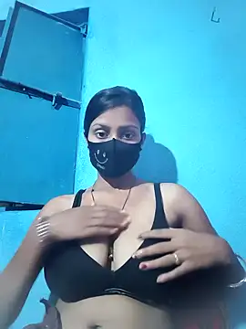 Snapshot of posewith chatting on 17, 9, 2025 posewith online show from 17, 9, 2025