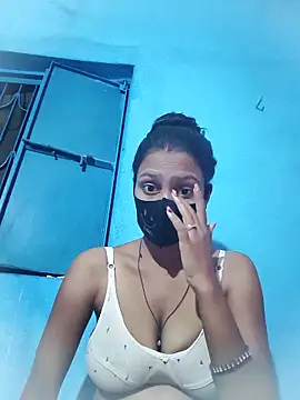 Snapshot of posewith chatting on 25, 9, 2025 posewith online show from 25, 9, 2025