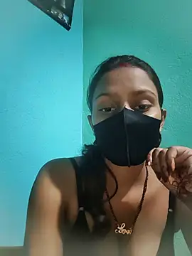 Snapshot of posewith chatting on 4, 10, 2025 posewith online show from 4, 10, 2025