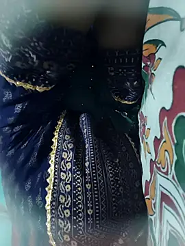 Snapshot of posewith chatting on 10, 10, 2025 posewith online show from 10, 10, 2025