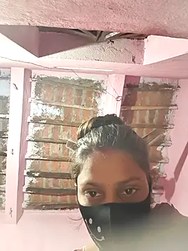 Snapshot of posewith chatting on 13, 10, 2025 posewith online show from 13, 10, 2025