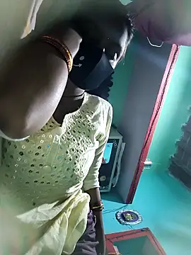 Snapshot of posewith chatting on 16, 10, 2025 posewith online show from 16, 10, 2025