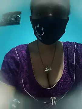 Snapshot of posewith chatting on 22, 10, 2025 posewith online show from 22, 10, 2025