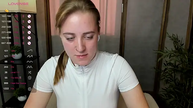 Snapshot of Alice_Cire chatting on 20, 10, 2025 Alice Cire online show from 20, 10, 2025