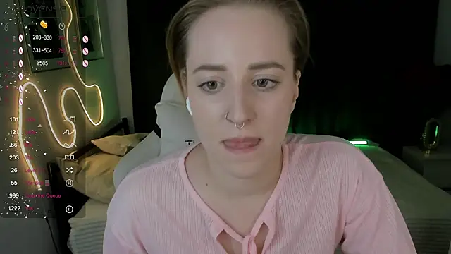 Snapshot of Alice_Cire chatting on 14, 12, 2025 Alice Cire online show from 14, 12, 2025