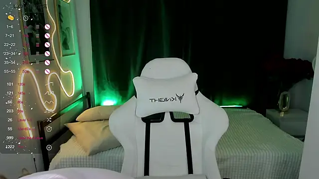 Snapshot of Alice_Cire chatting on 15, 12, 2025 Alice Cire online show from 15, 12, 2025