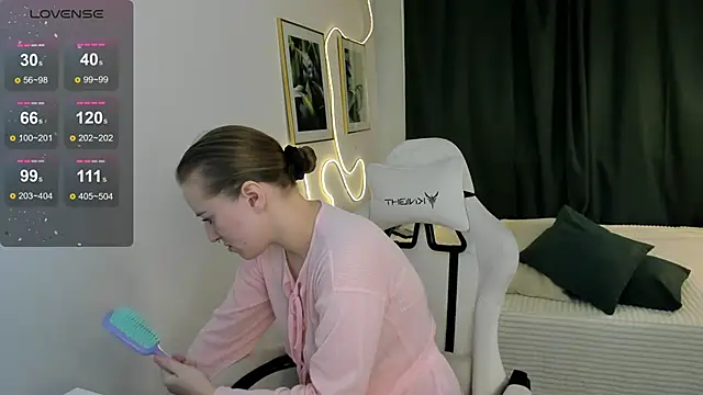 Snapshot of Alice_Cire chatting on 12, 1, 2026 Alice Cire online show from 12, 1, 2026