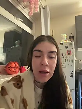 valentinalamont online show from 13, 9, 2025