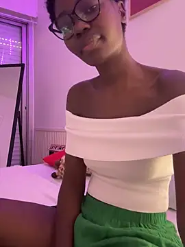 Snapshot of ebonysweetyy chatting on 15, 9, 2025 ebonysweetyy online show from 15, 9, 2025