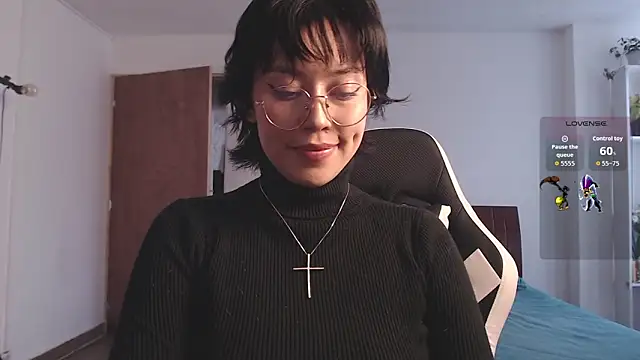 Snapshot of Ellyuwuw chatting on 11, 10, 2025 Ellyuwuw online show from 11, 10, 2025