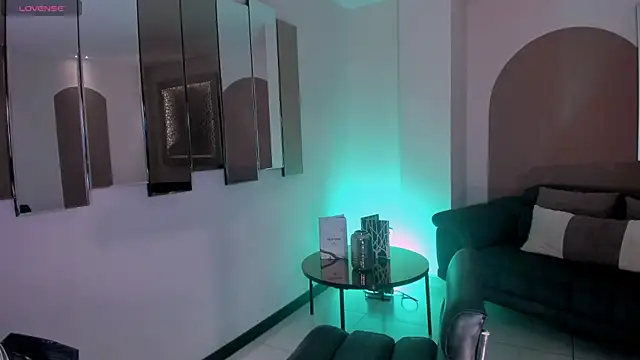 Snapshot of SussyBellX chatting on 4, 12, 2025 SussyBellX online show from 4, 12, 2025