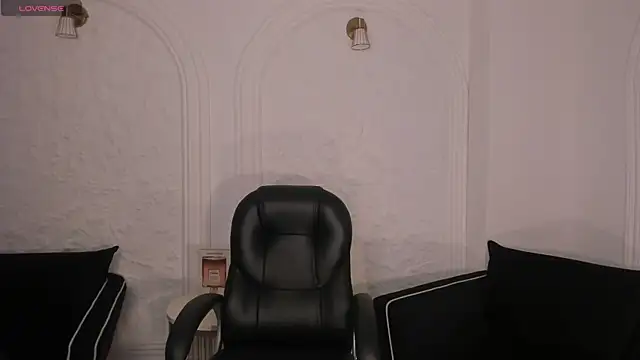 MayaMoretti  online show from 14, 12, 2025