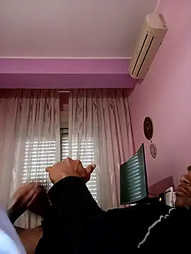 Snapshot of estrogeni chatting on 24, 11, 2025 estrogeni online show from 24, 11, 2025