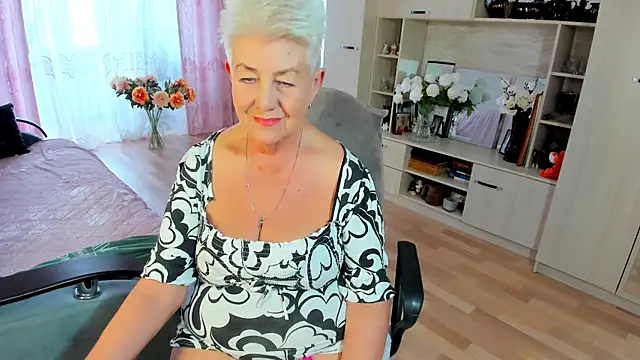 HotandMature online show from 13, 5, 2026