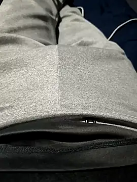 Snapshot of Aaia93 chatting on 8, 11, 2025 Aaia93 online show from 8, 11, 2025