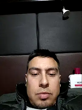 Snapshot of Aaia93 chatting on 17, 12, 2025 Aaia93 online show from 17, 12, 2025