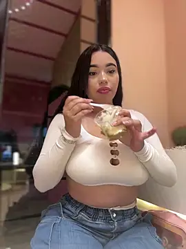 Snapshot of SofiaWildee chatting on 4, 2, 2026 SofiaWildee online show from 4, 2, 2026