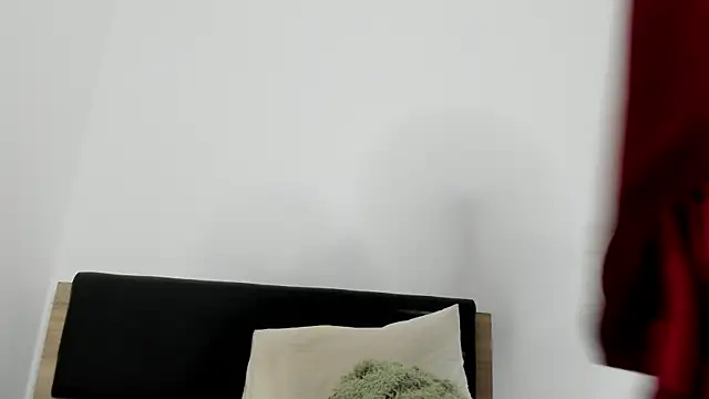 Snapshot of Soyun_Mia chatting on 4, 12, 2025 Soyun Mia online show from 4, 12, 2025