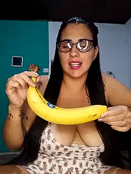 Snapshot of kariciasecreta chatting on 1, 4, 2026 kariciasecreta online show from 1, 4, 2026