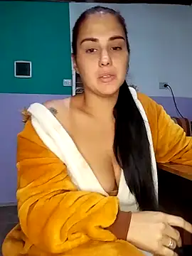 Snapshot of kariciasecreta chatting on 6, 4, 2026 kariciasecreta online show from 6, 4, 2026