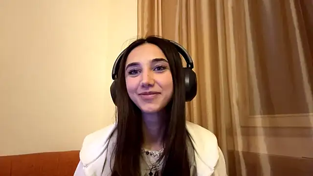 Snapshot of LinaMour chatting on 28, 9, 2025 LinaMour online show from 28, 9, 2025