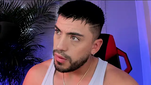 Snapshot of Alexander_Diiaz chatting on 4, 10, 2025 Alexander Diiaz online show from 4, 10, 2025