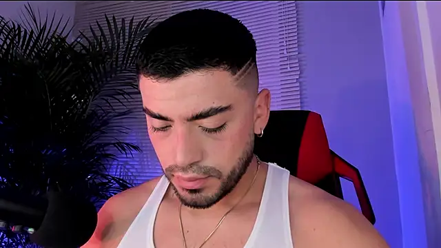 Snapshot of Alexander_Diiaz chatting on 6, 10, 2025 Alexander Diiaz online show from 6, 10, 2025