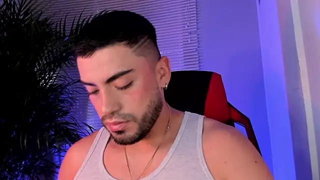 Snapshot of Alexander_Diiaz chatting on 8, 10, 2025 Alexander Diiaz online show from 8, 10, 2025