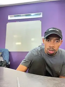 Snapshot of fitsexyman chatting on 18, 11, 2025 fitsexyman online show from 18, 11, 2025