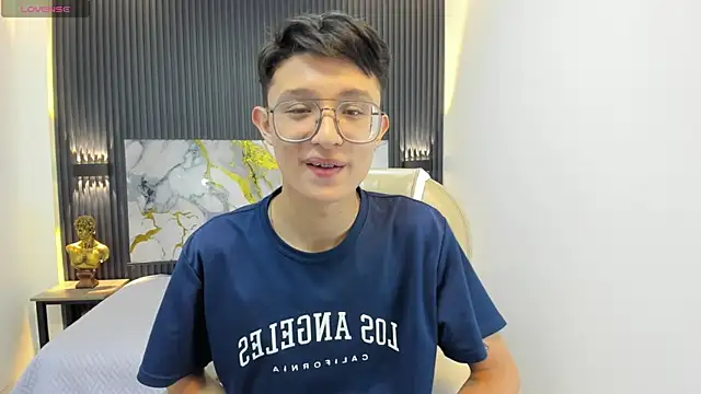 SantiagoRusso18 online show from 13, 9, 2025