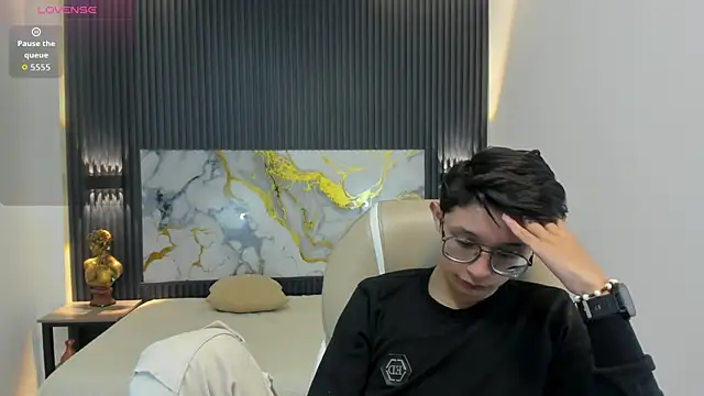 SantiagoRusso18 online show from 15, 10, 2025