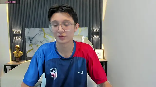 SantiagoRusso18 online show from 19, 10, 2025