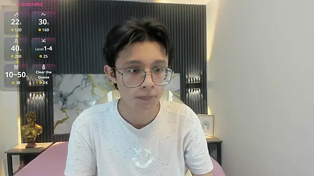 SantiagoRusso18 online show from 17, 11, 2025