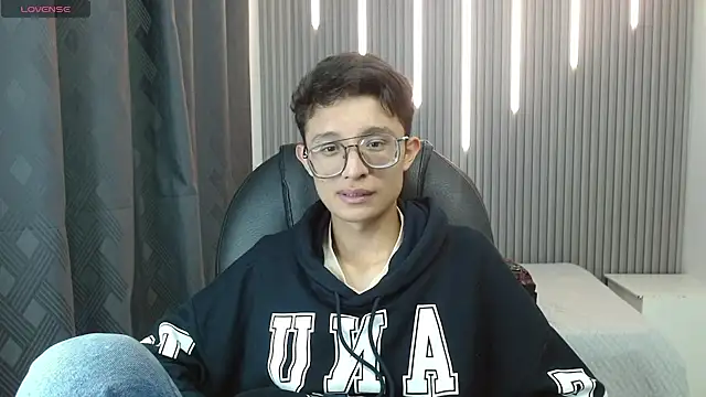 SantiagoRusso18 online show from 5, 3, 2026