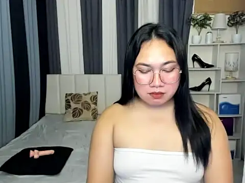 TsUncutKaren online show from 3, 3, 2026