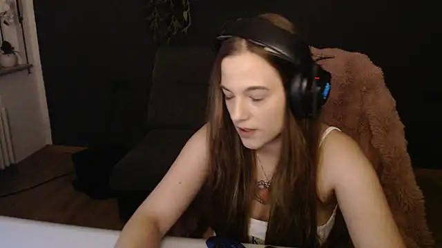 Luna Lynn online show from 26, 11, 2025