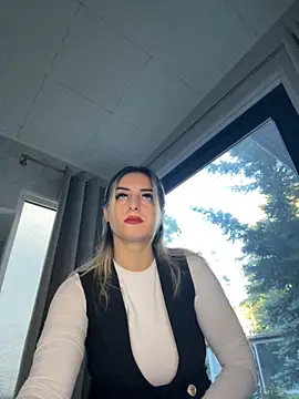 Ella Vee online show from 18, 9, 2025