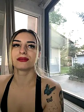 Ella Vee online show from 25, 9, 2025