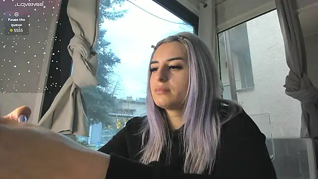 Ella Vee online show from 15, 2, 2026