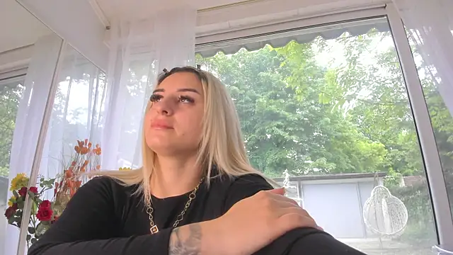 Ella Vee online show from 8, 5, 2026
